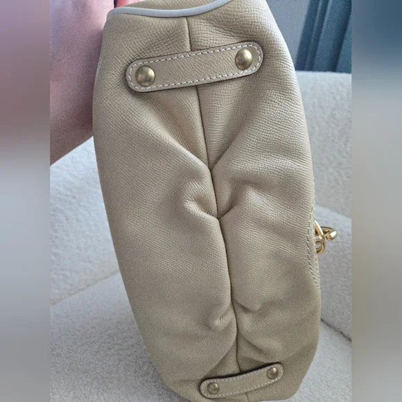 Salvatore Ferragamo Leather Shoulder Bag – Neutral | COA | Very Good Condition - Picture 5 of 16